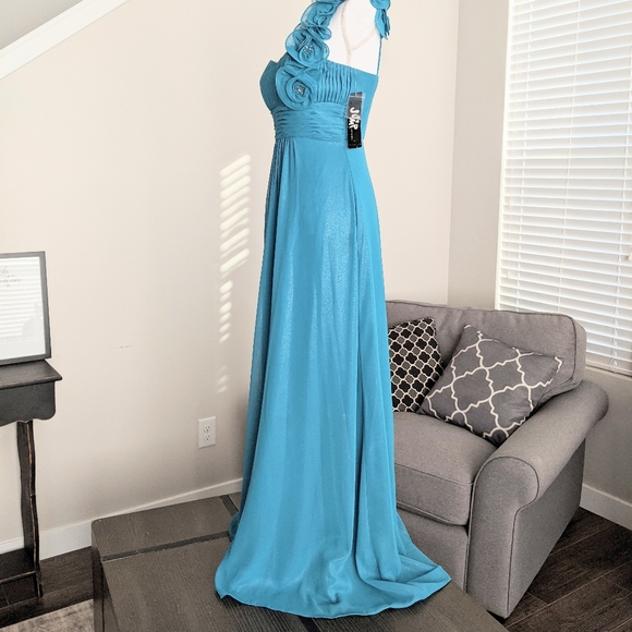 New Floor Length Formal Dress. One shoulder. - Picture 4 of 9